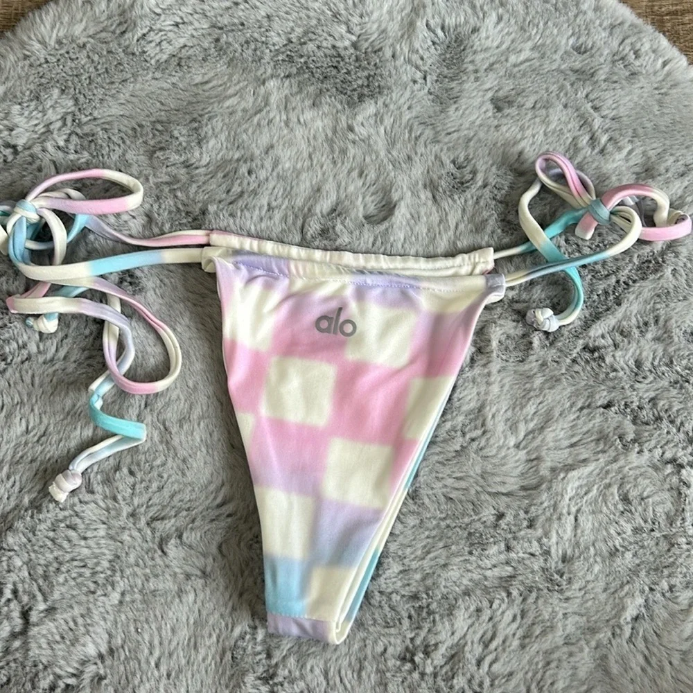 NWT Alo Yoga x Frankies Bikinis Tia String Bikini Bottom M